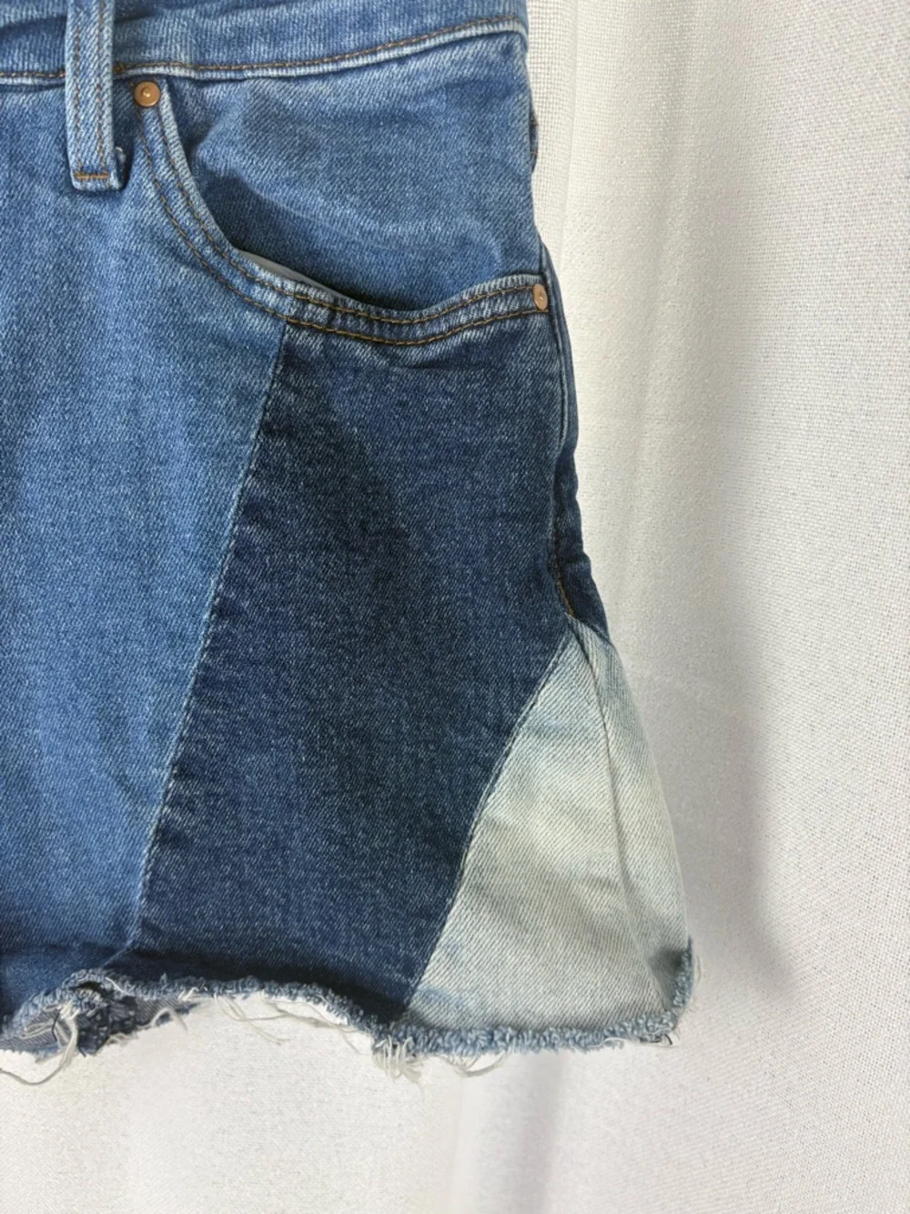 Kut from the Kloth - High Rise Jane Shorts - Size 8 - Picture 2 of 9